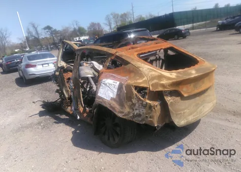 2023 Tesla Model Y Performance Dual Motor All-Wheel Drive/Awd z USA, uszkodzony, nr VIN 7SAYGDEF2PF588100